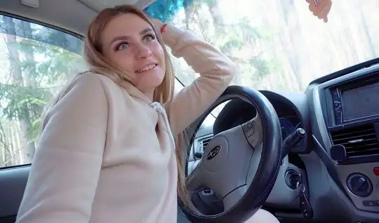 Russian mother stopped in nature right in the car and framed her pussy...