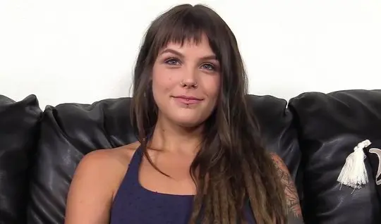 Tattooed chick with long hair came to the casting and fucked an agent...