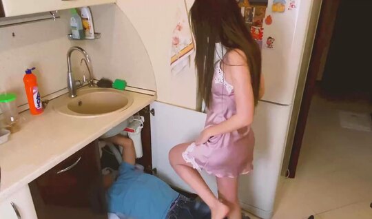 Russian housewife thanks the plumber with a hot blowjob