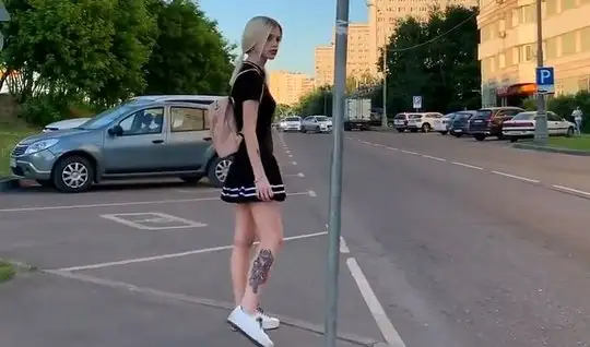Pikaper took the Russian blonde on the street and received from her Blowjob and the orgasm