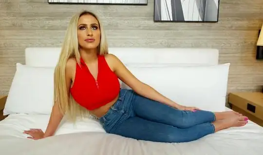 Blonde with big milkings came to porn casting and fucked a mulatto